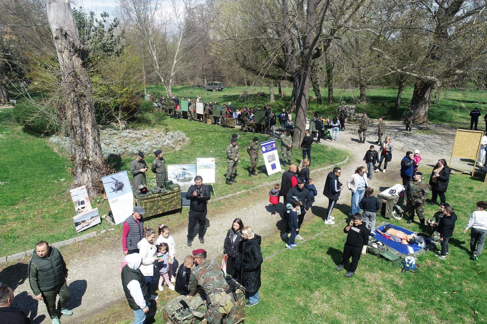 ПРОФЕСИОНАЛЦИ И СОЈУЗНИЦИ: АРМИЈАТА ЗА ГРАЃАНИТЕ